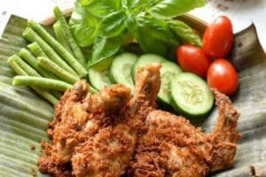 ayam goreng serundeng