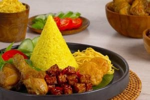 nasi kuning tumpeng mini