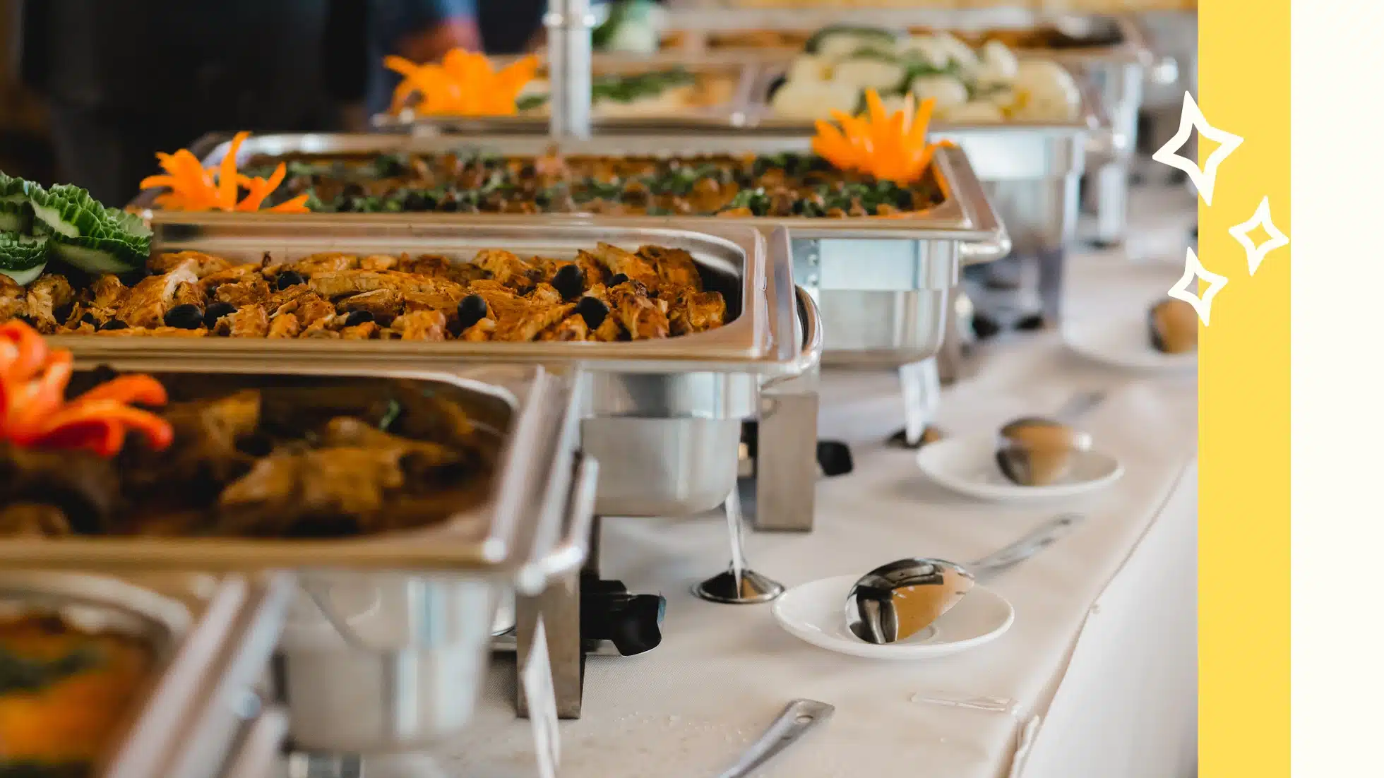 Dekorasi meja buffet elegan dari jasa catering pernikahan di Bandung dengan menu Nusantara dan internasional